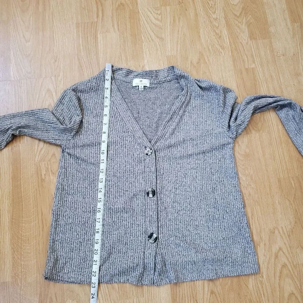 Socialite Button Front Ribbed Top Size Extra Small - Picture 8 of 11
